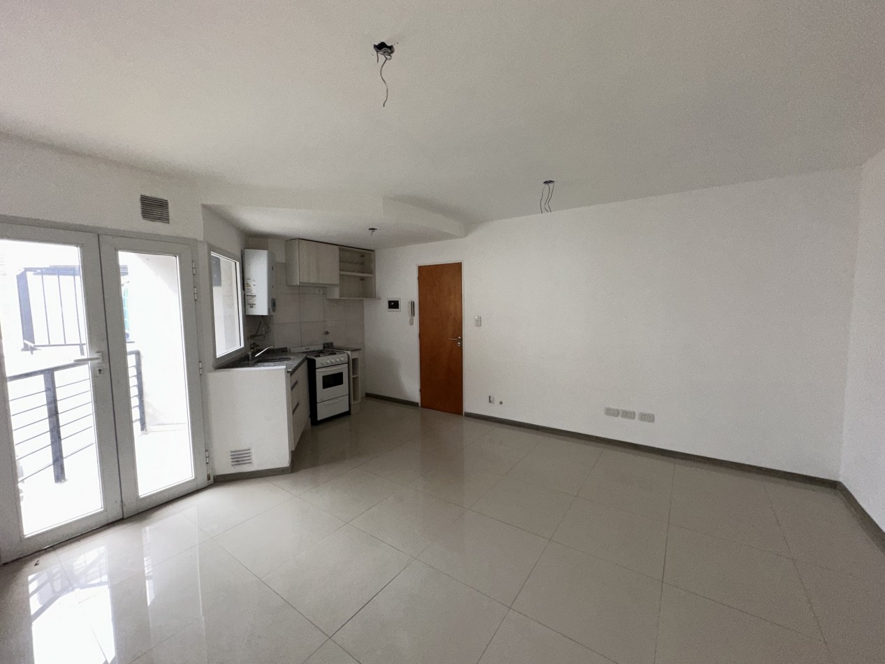 Depto 1 dorm de escalera en Urquiza 4400