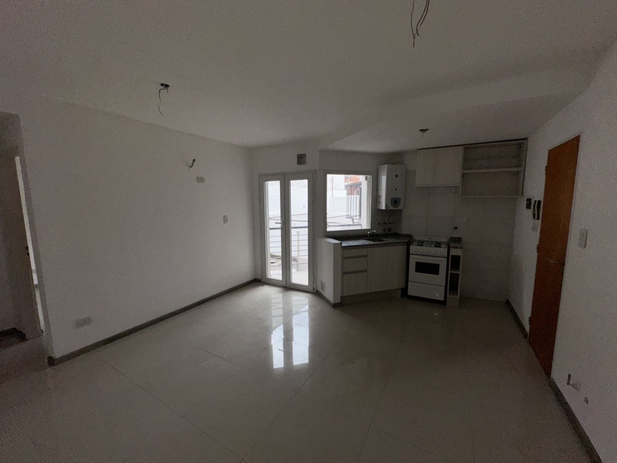 Depto 1 dorm de escalera en Urquiza 4400