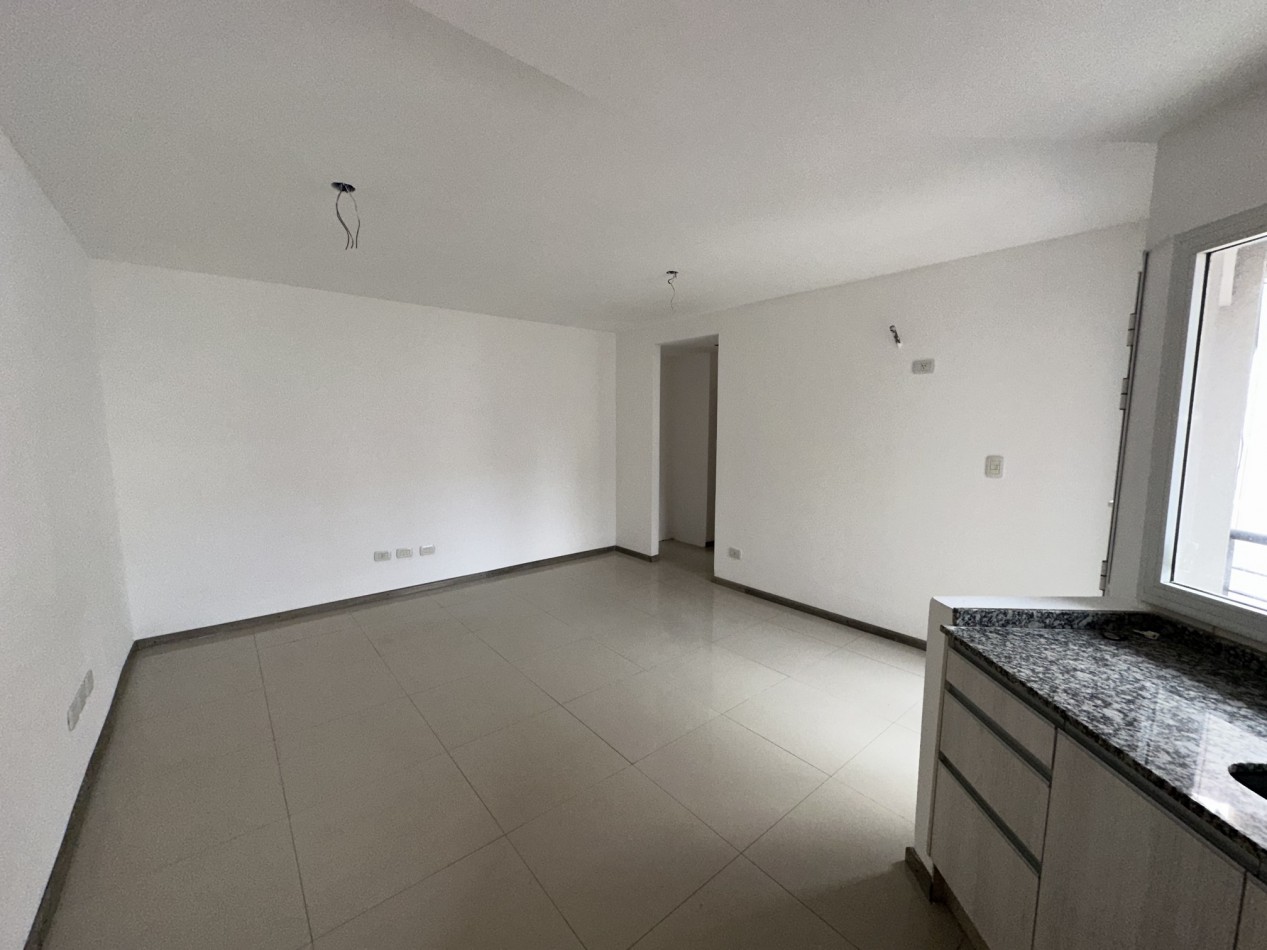 Depto 1 dorm de escalera en Urquiza 4400