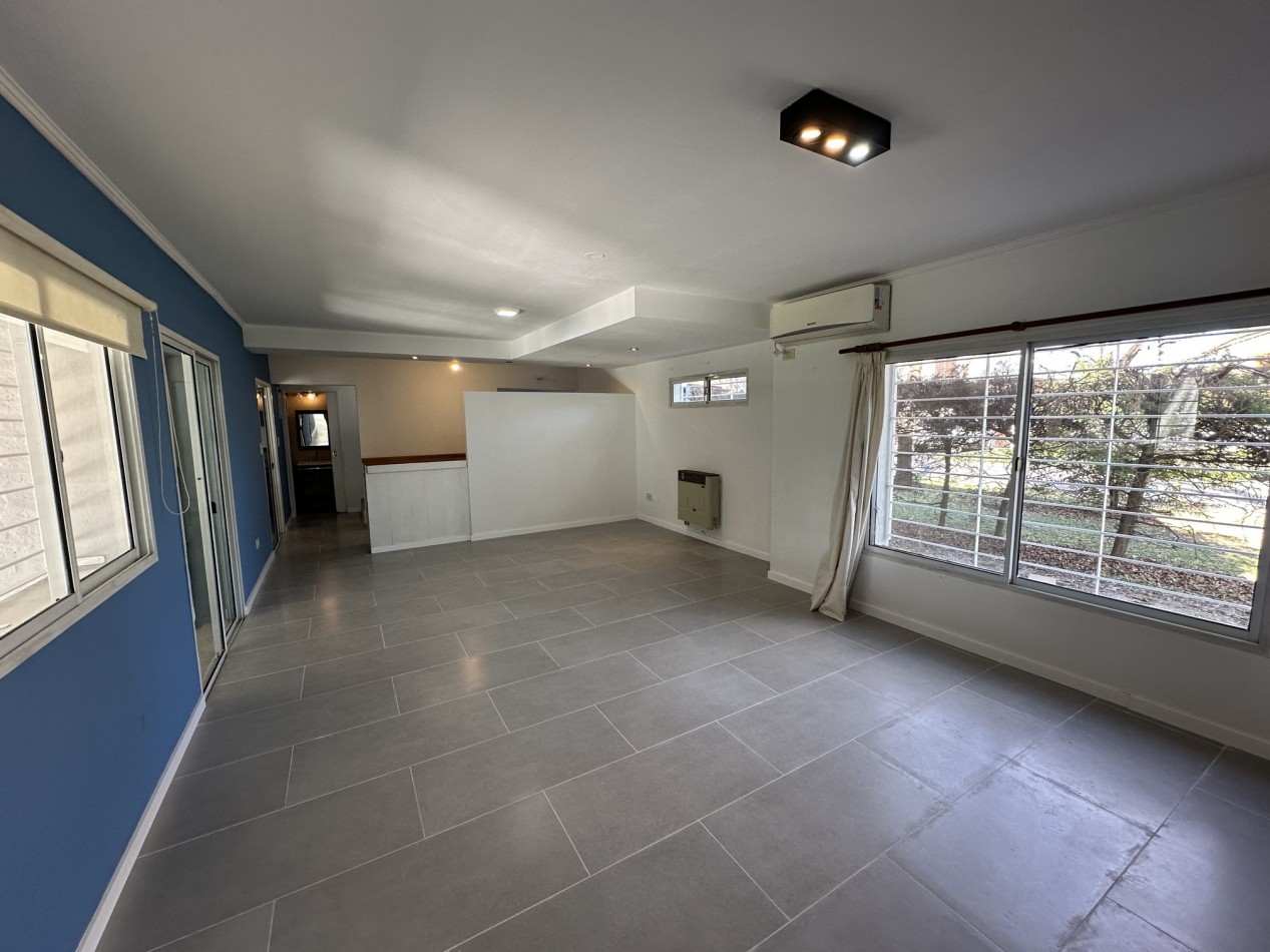 Alquiler Casa 4 dormitorios 3 baños con piscina en "Funes R"