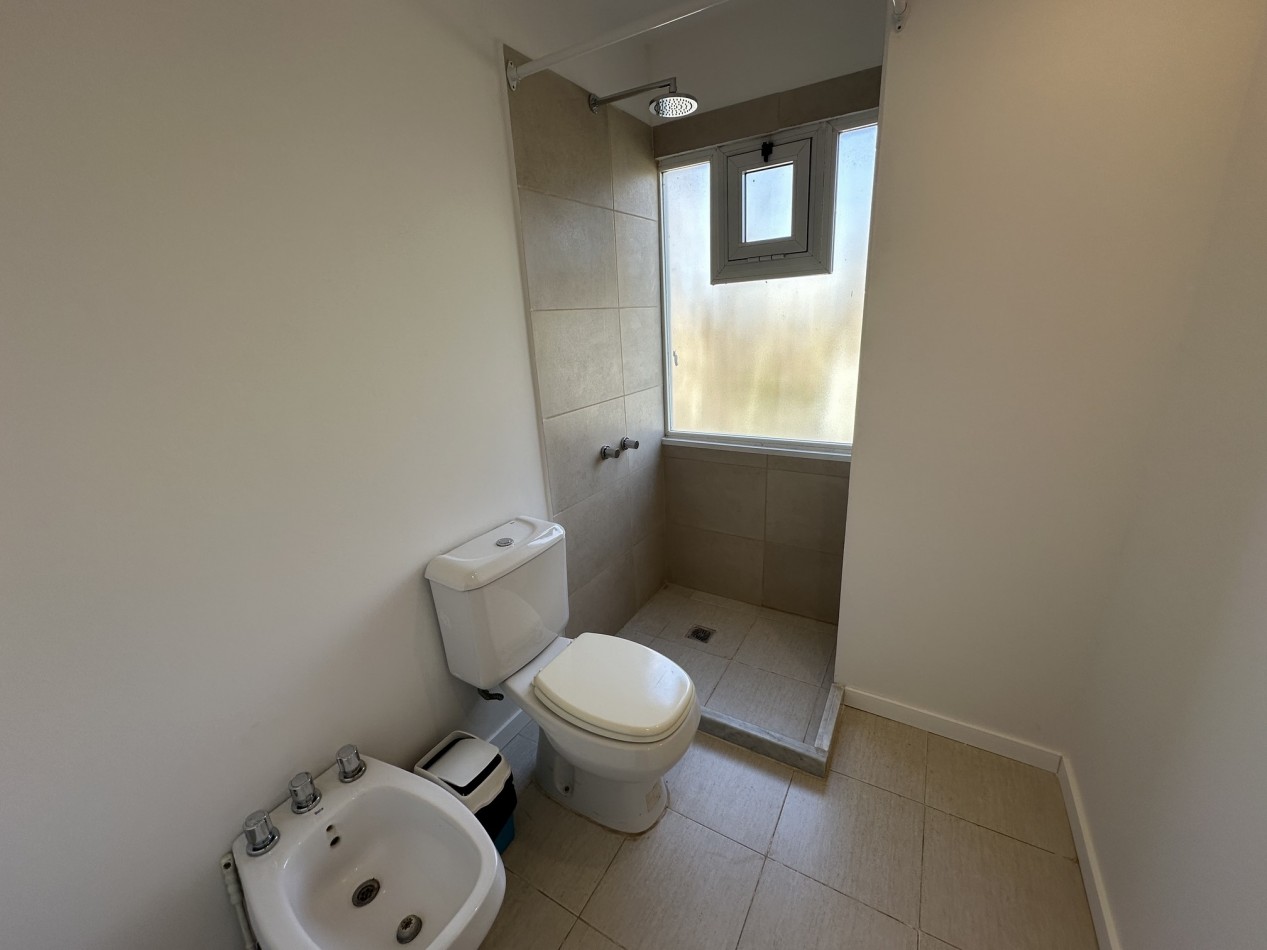 Venta Casa 4 dormitorios 3 baños con piscina en "Funes R"