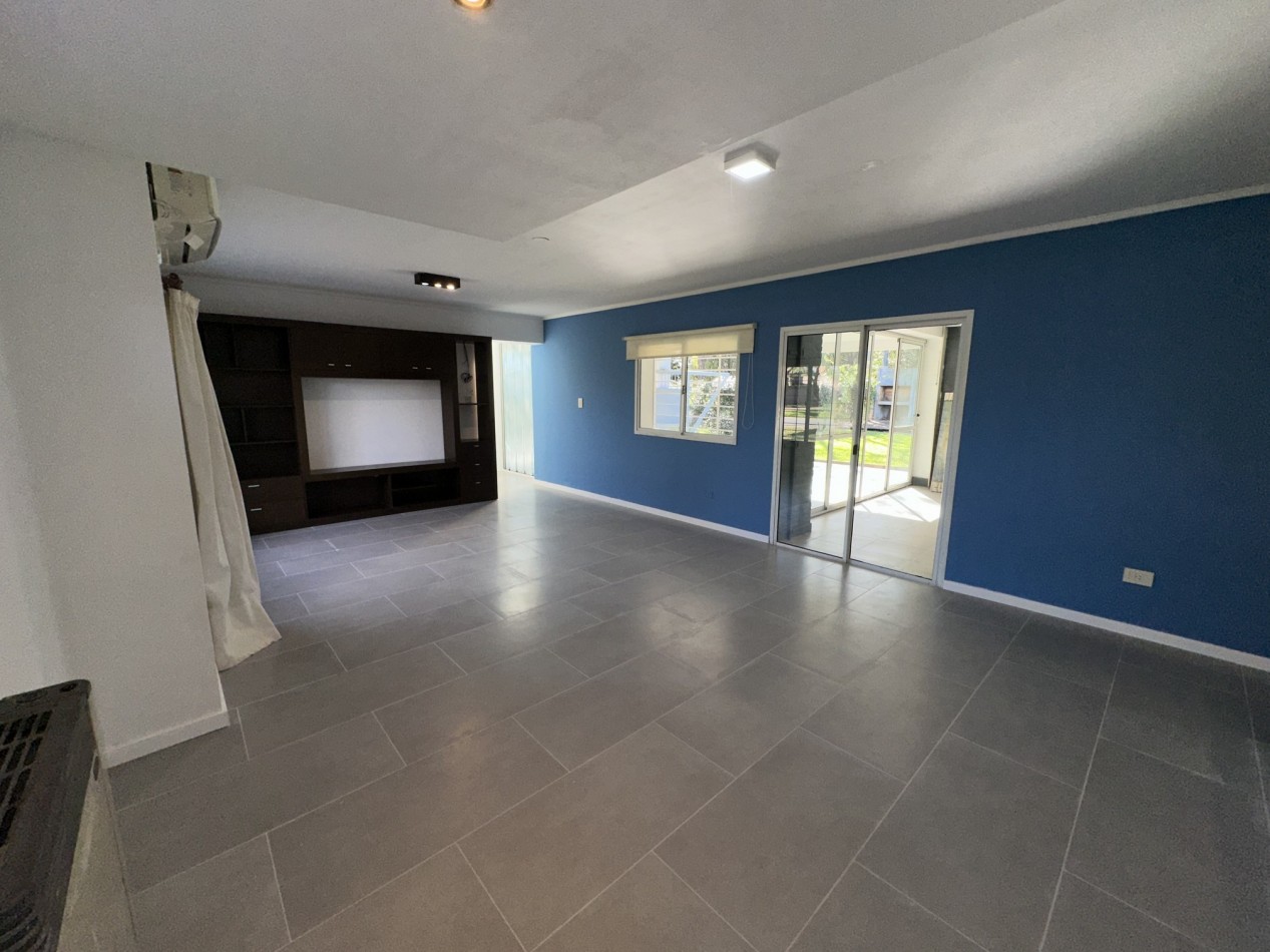 Venta Casa 4 dormitorios 3 baños con piscina en "Funes R"