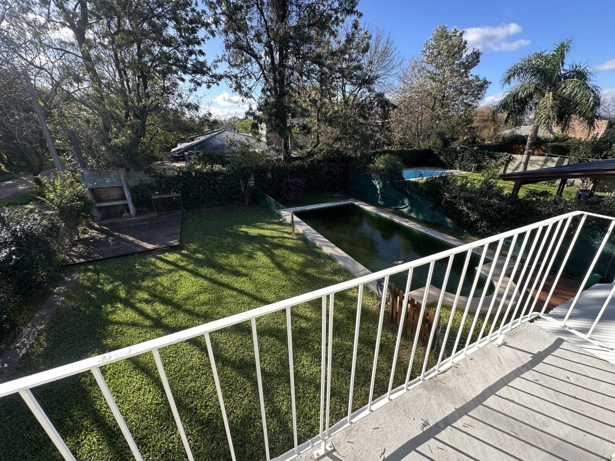 Venta Casa 4 dormitorios 3 baños con piscina en "Funes R"