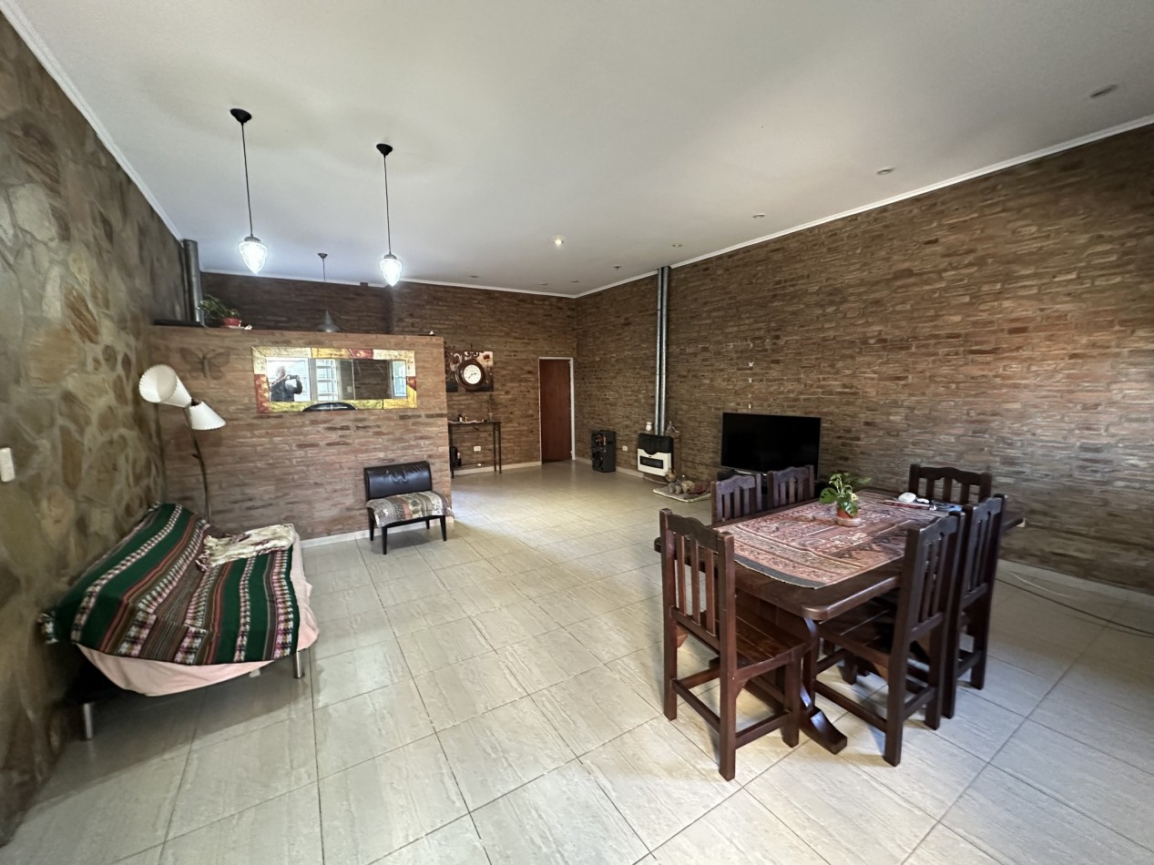 Encantadora casa 3 dorm. con piscina en Funes