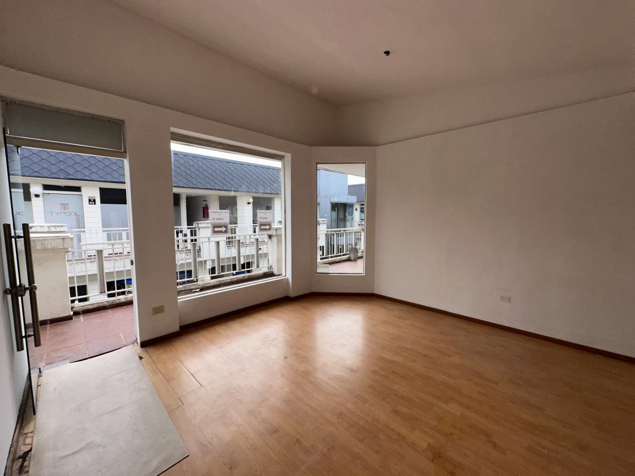 Venta Local en Paseo Victoria Funes