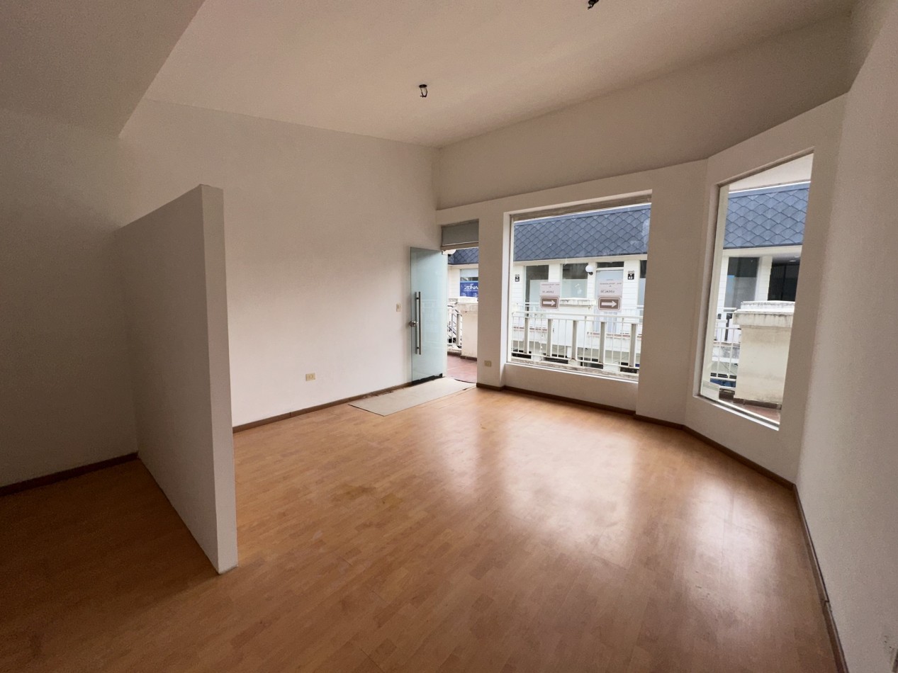 Venta Local en Paseo Victoria Funes