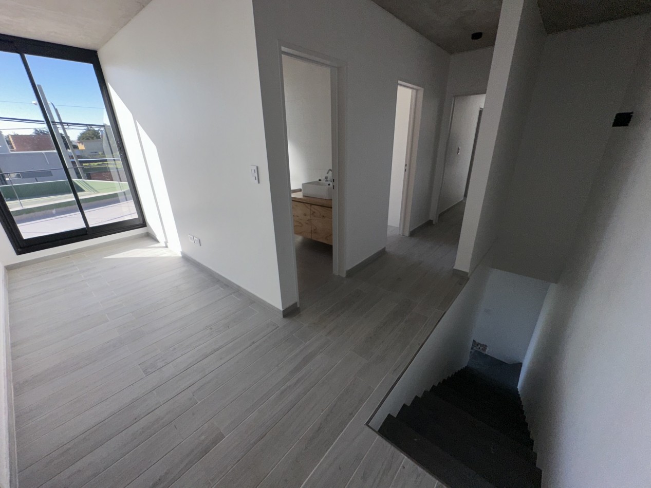 Casa de diseño a estrenar con 3 dorm, quincho y pileta