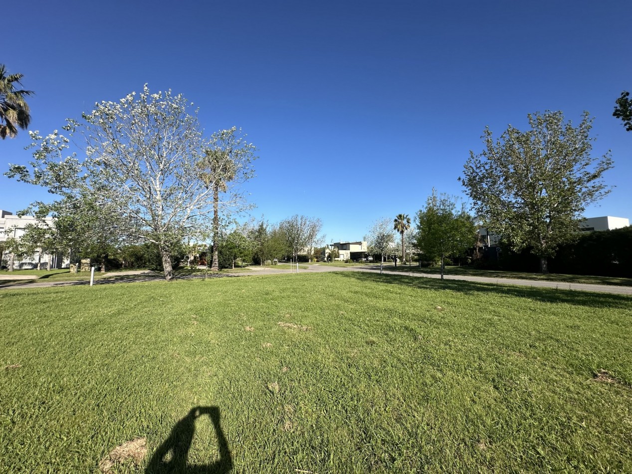 Espectacular lote en Puerto Roldan