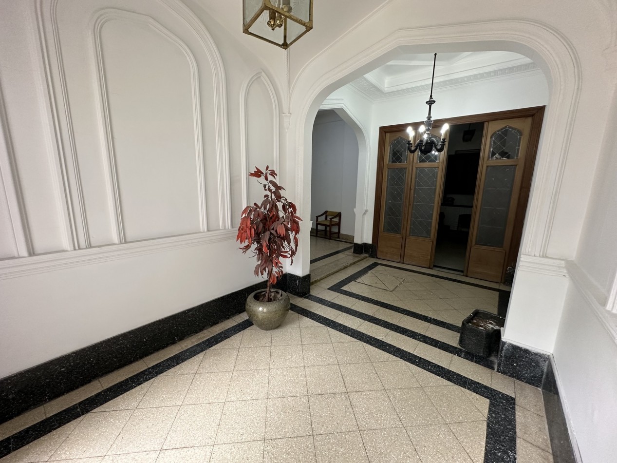 Casona de categoria en alquiler sobre Boulevard Oroño