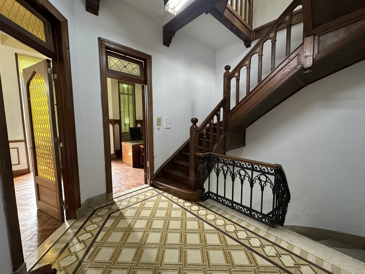 Casona de categoria en alquiler sobre Boulevard Oroño