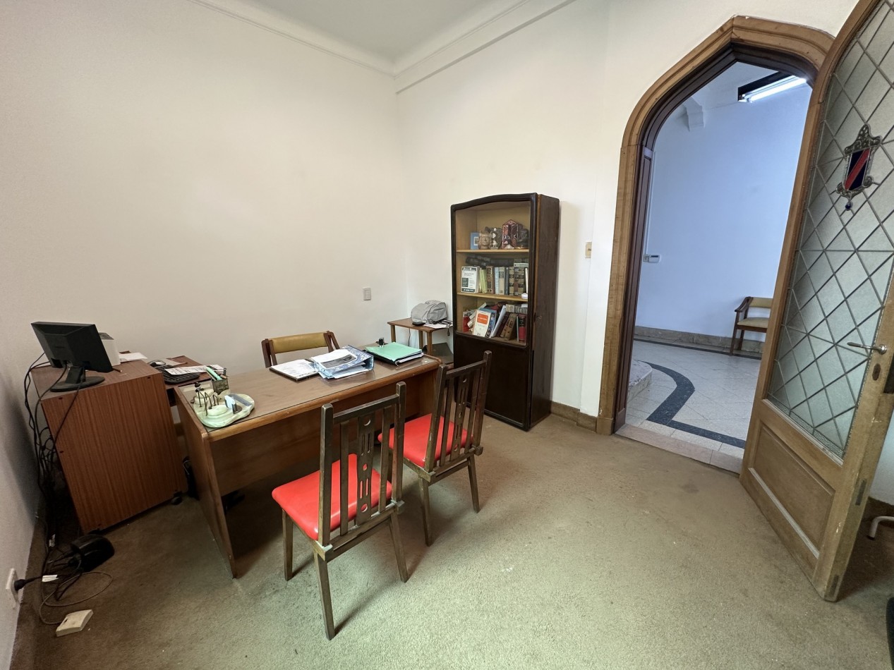 Casona de categoria en alquiler sobre Boulevard Oroño