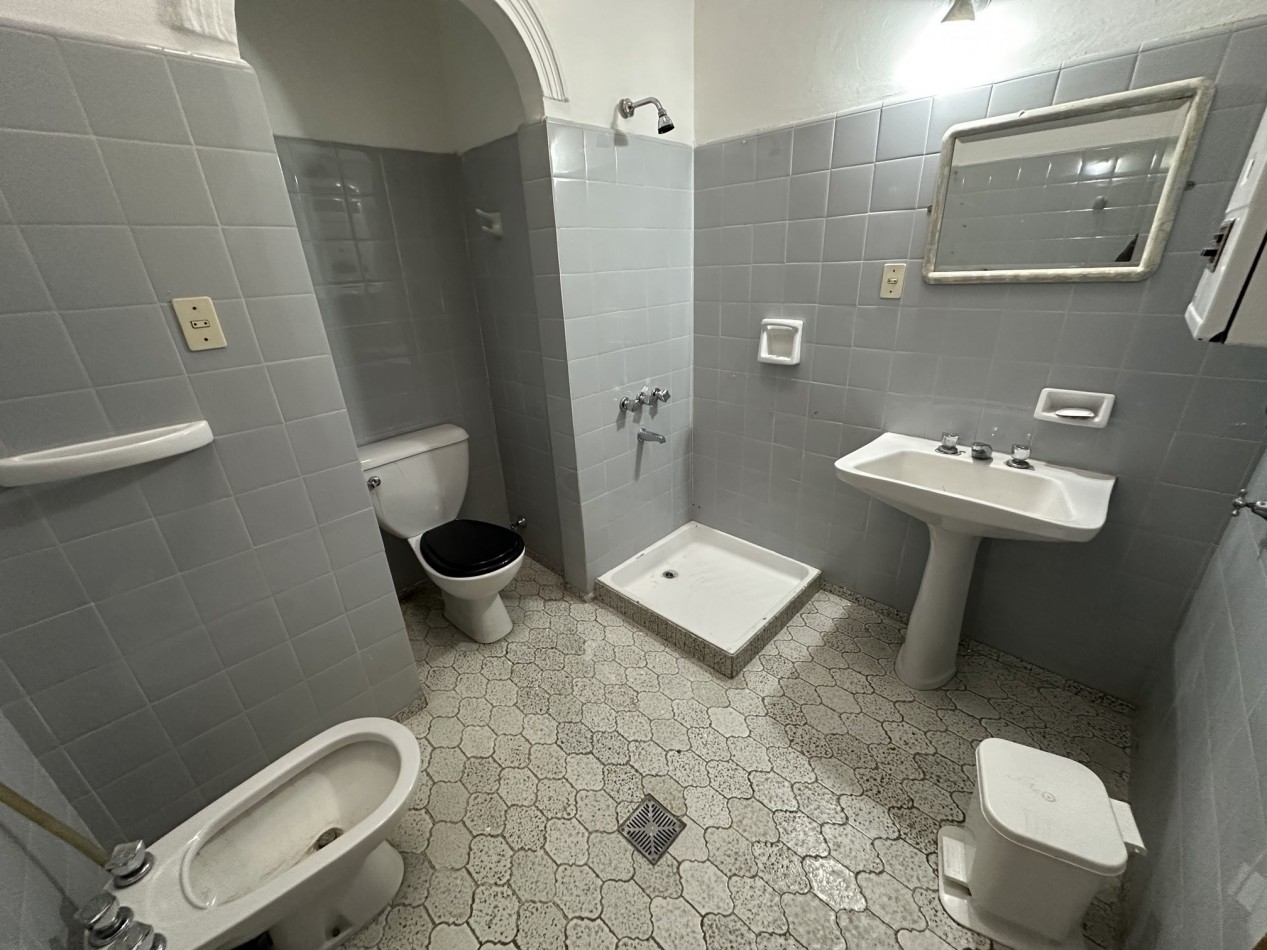 Casona de categoria en alquiler sobre Boulevard Oroño