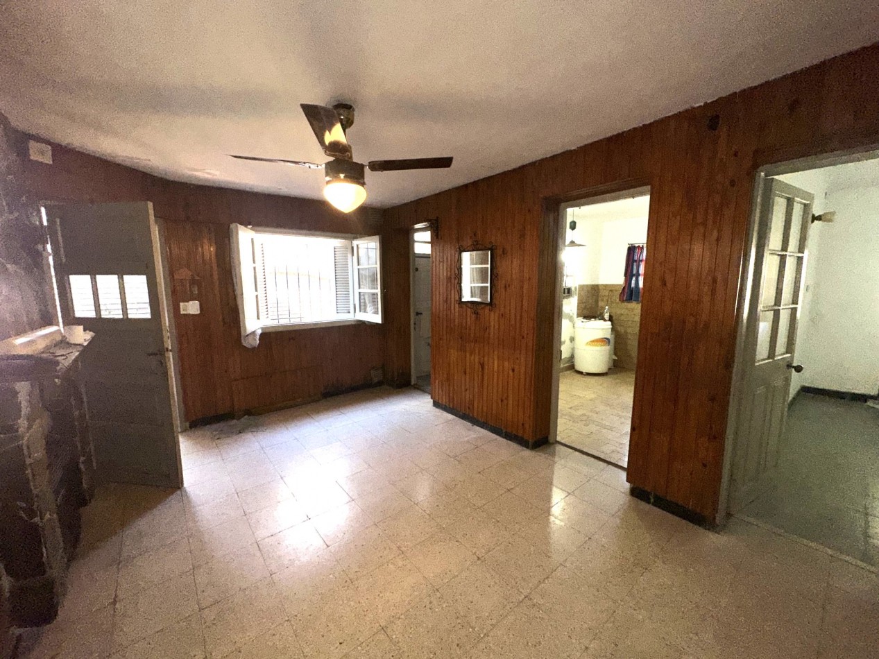 Terreno Urbano con casa reciclar - Ideal Uso Comercial 