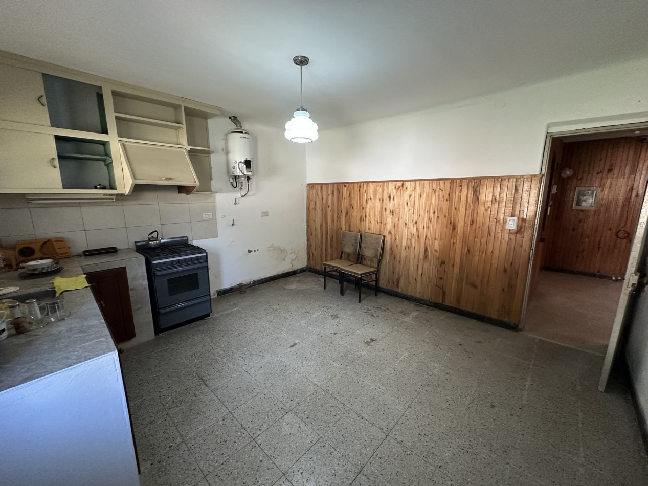 Terreno Urbano con casa reciclar - Ideal Uso Comercial 