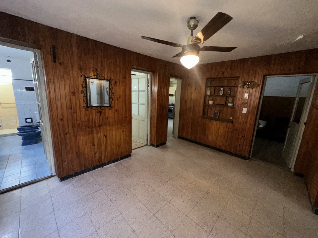 Terreno Urbano con casa reciclar - Ideal Uso Comercial 