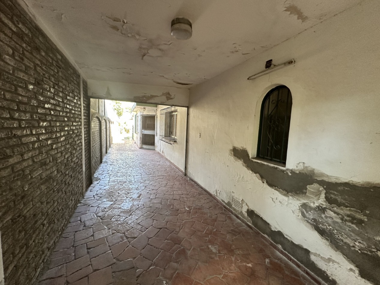 Terreno Urbano con casa reciclar - Ideal Uso Comercial 