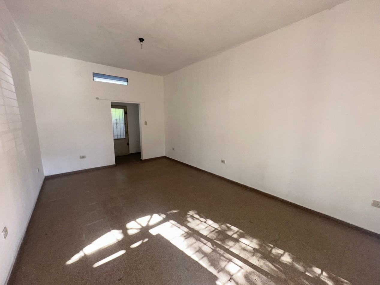 Locales comerciales + galpon en venta