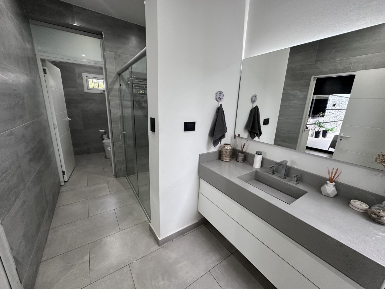 Increible Casa Premium 4 Dormitorios en Roldan