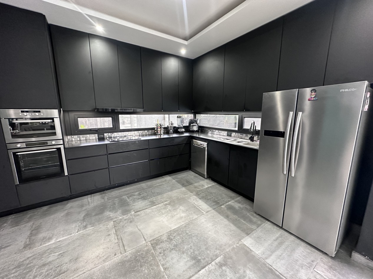 Increible Casa Premium 4 Dormitorios en Roldan