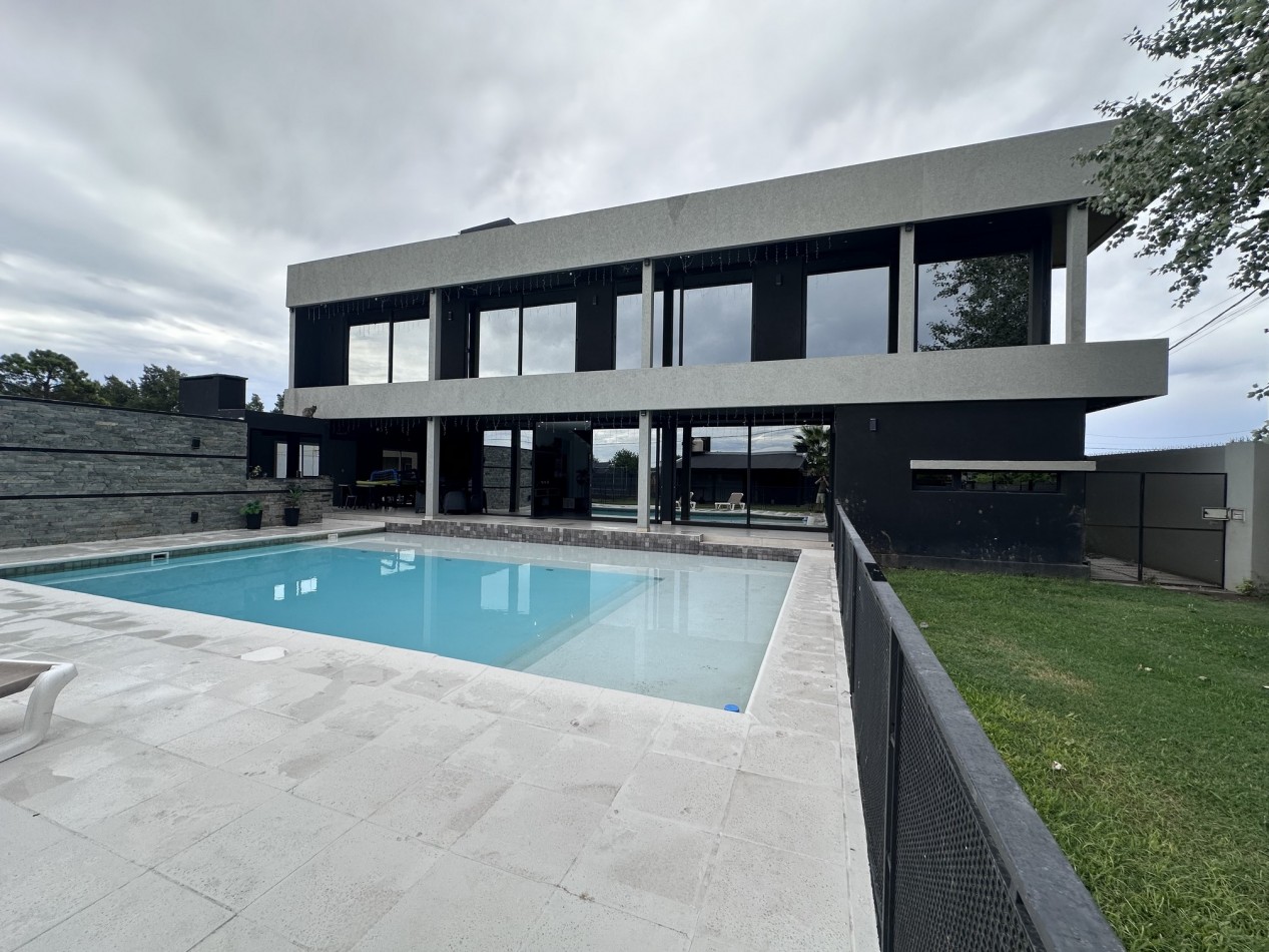 Increible Casa Premium 4 Dormitorios en Roldan