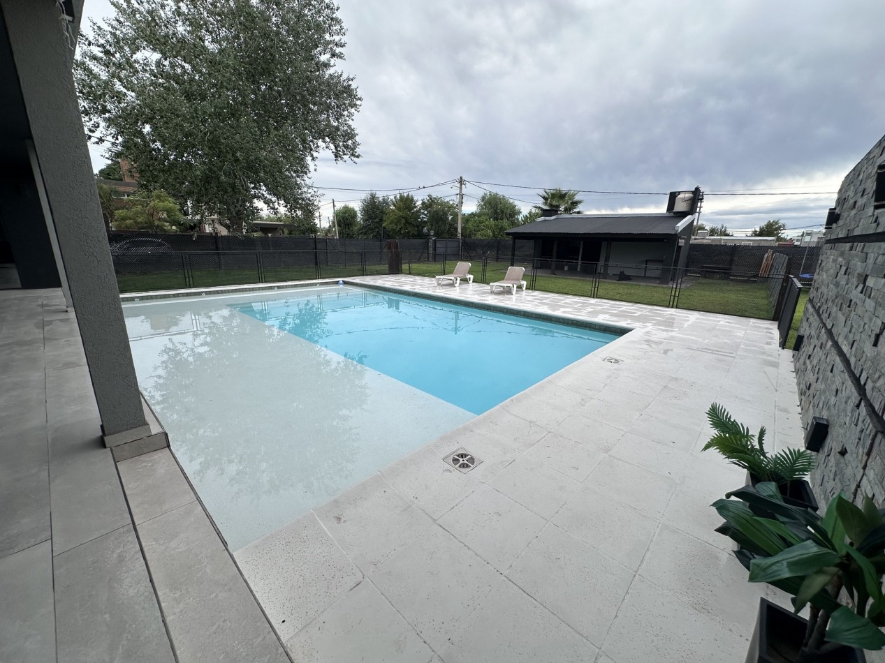 Increible Casa Premium 4 Dormitorios en Roldan