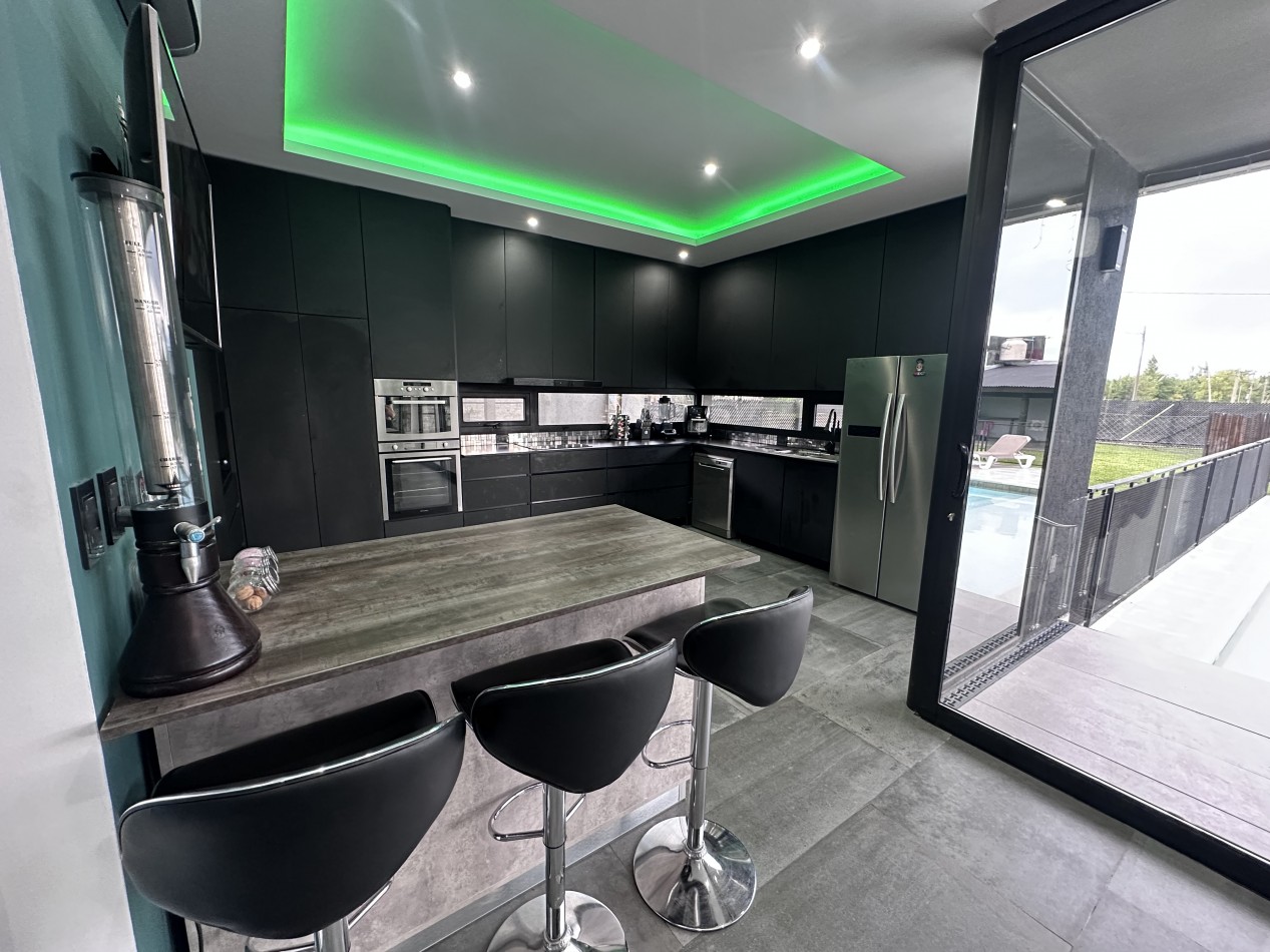 Increible Casa Premium 4 Dormitorios en Roldan