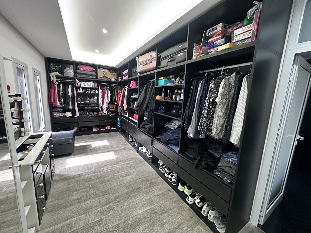 Increible Casa Premium 4 Dormitorios en Roldan