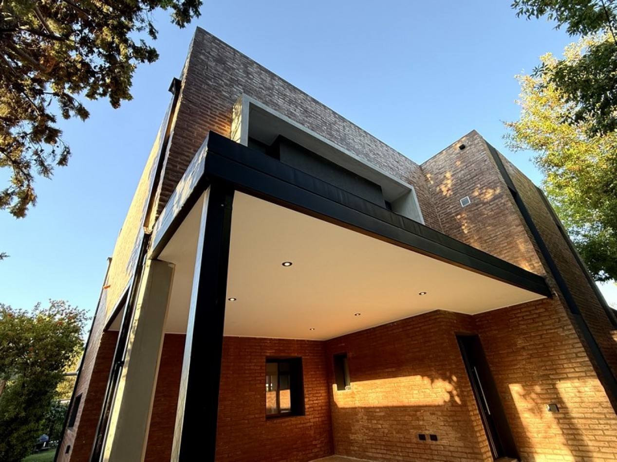 Venta casa 3 dormitorios en Fisherton - A estrenar