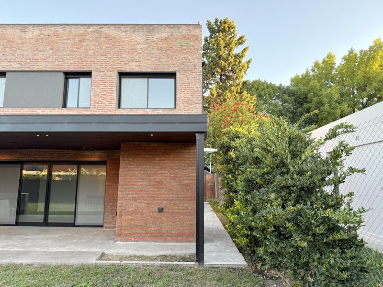 Venta casa 3 dormitorios en Fisherton - A estrenar