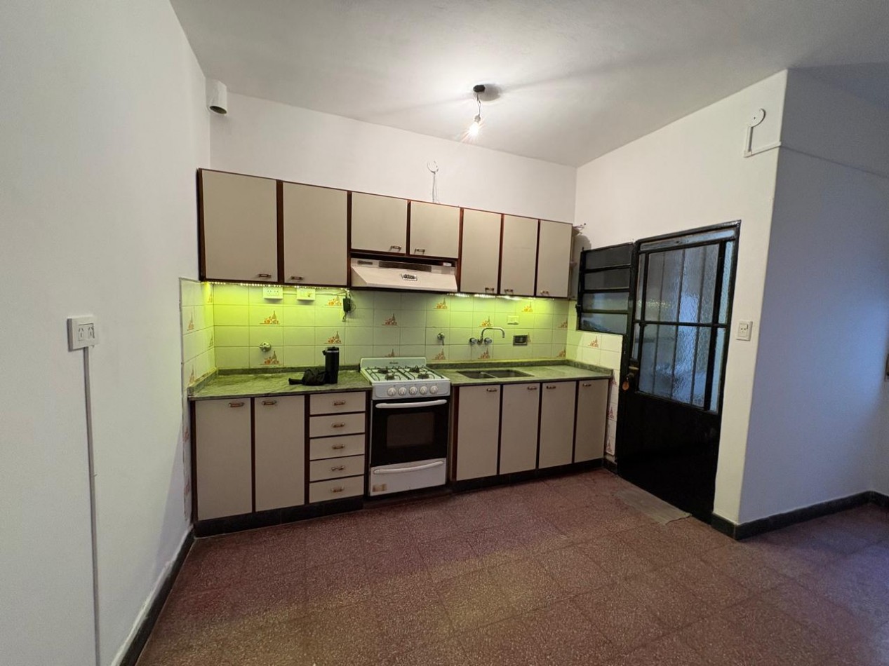 Alquiler Casa 2 dormitorios con patio y cochera