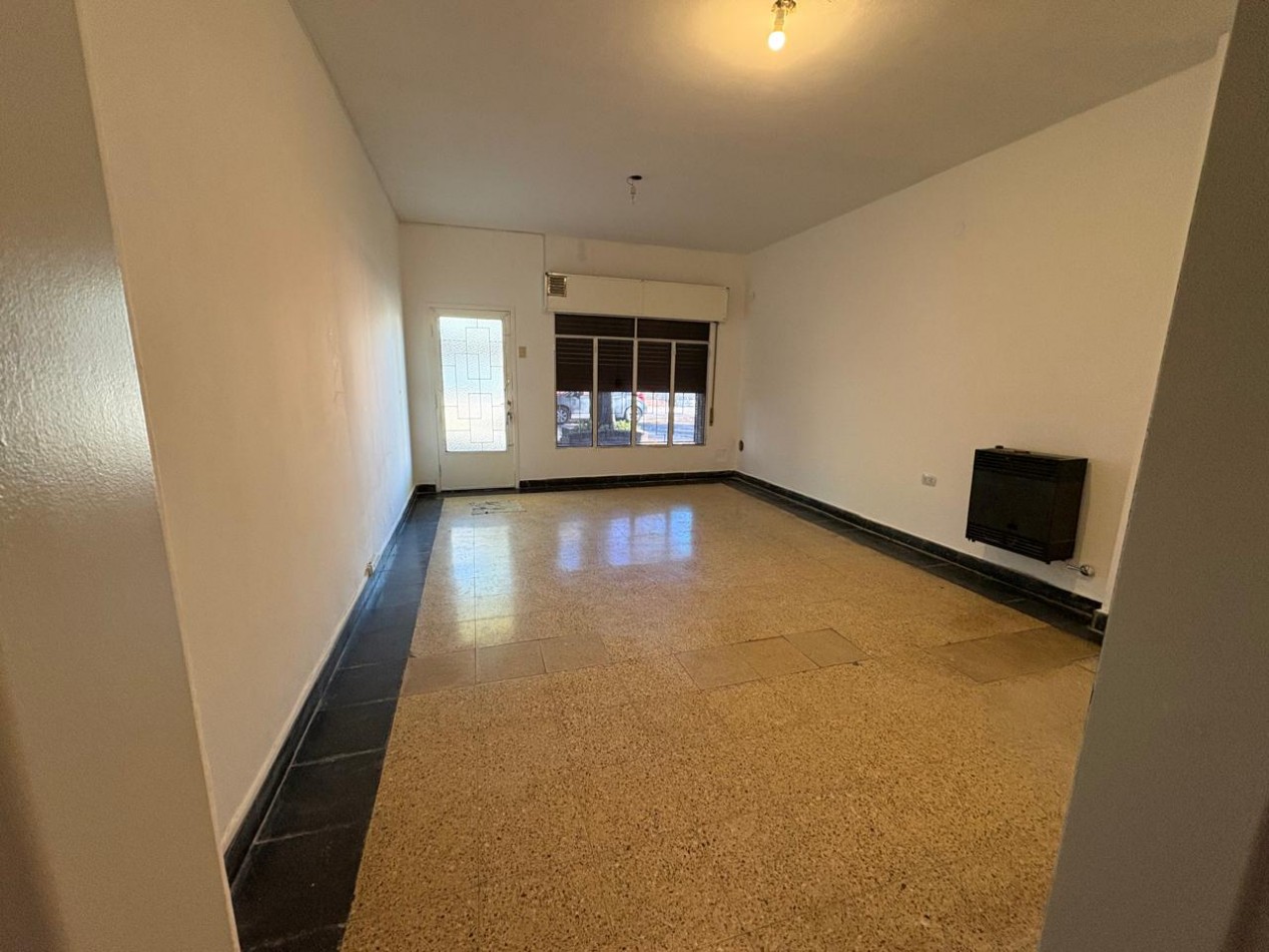 Alquiler Casa 2 dormitorios con patio y cochera