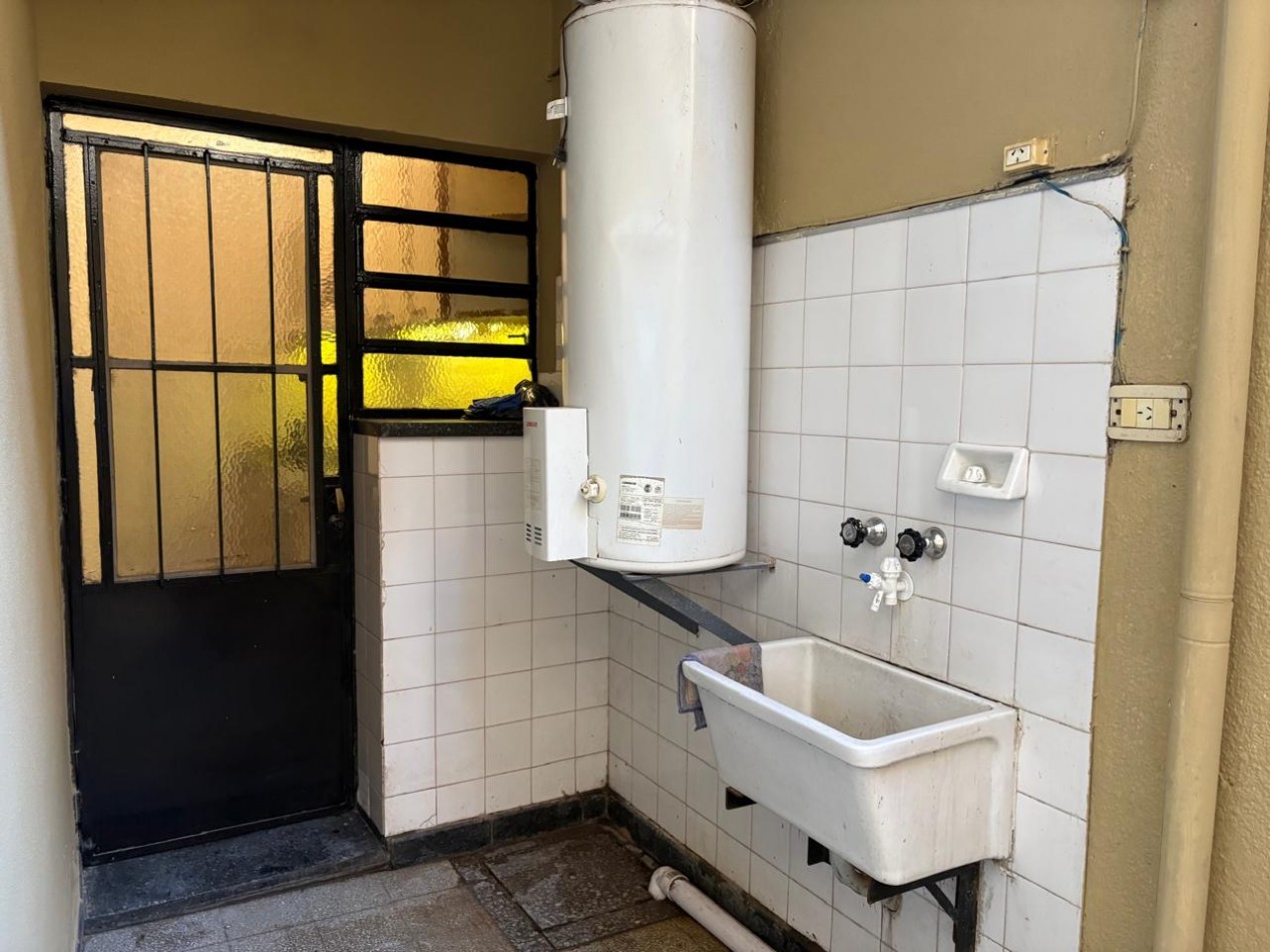 Alquiler Casa 2 dormitorios con patio y cochera