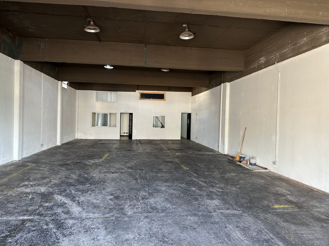 Alquiler Galpon - Local 200 m2 en Fisherton