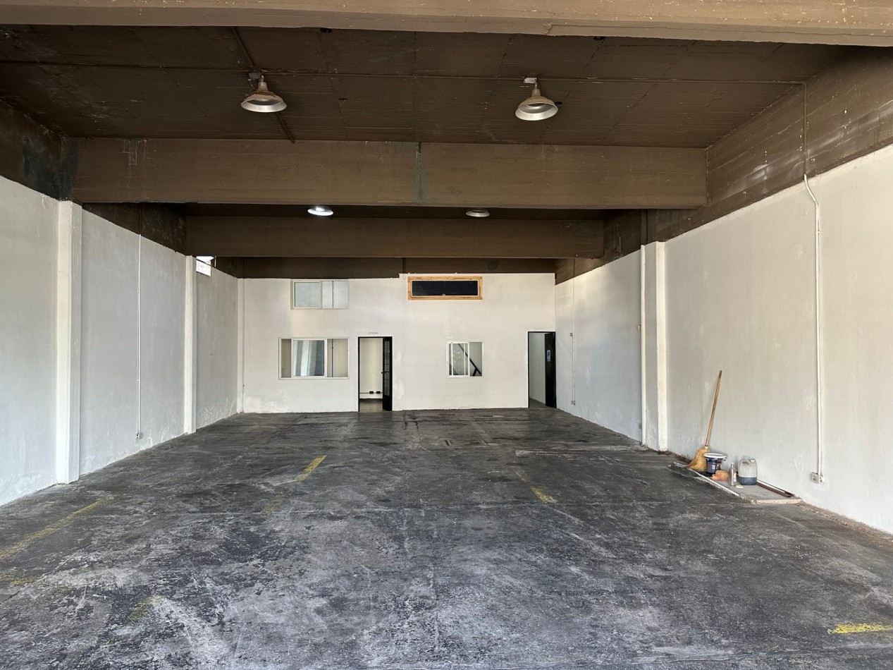 Alquiler Galpon - Local 200 m2 en Fisherton
