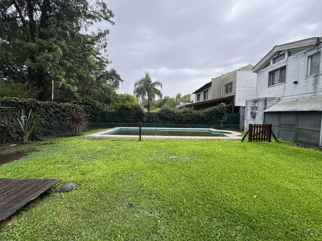 Venta Casa 4 dormitorios 3 baños con piscina en "Funes R"