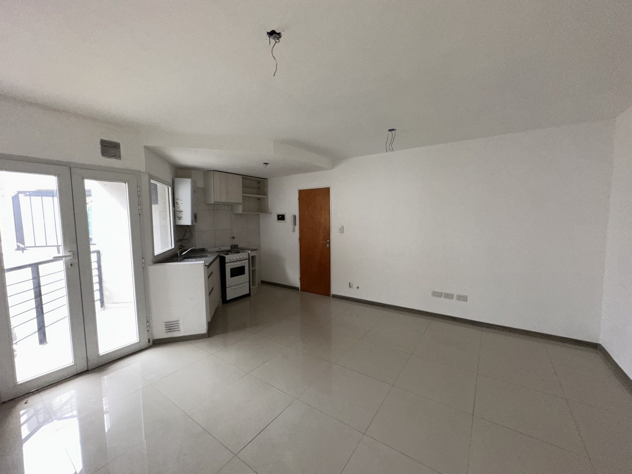 Depto 1 dorm de escalera en Urquiza 4400