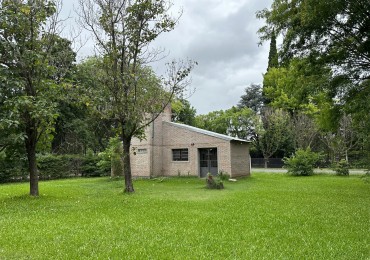 Venta Casa un dormitorio con parque forestado