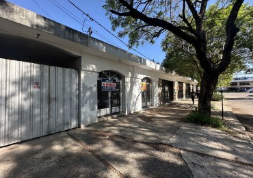 Locales comerciales + galpon en venta